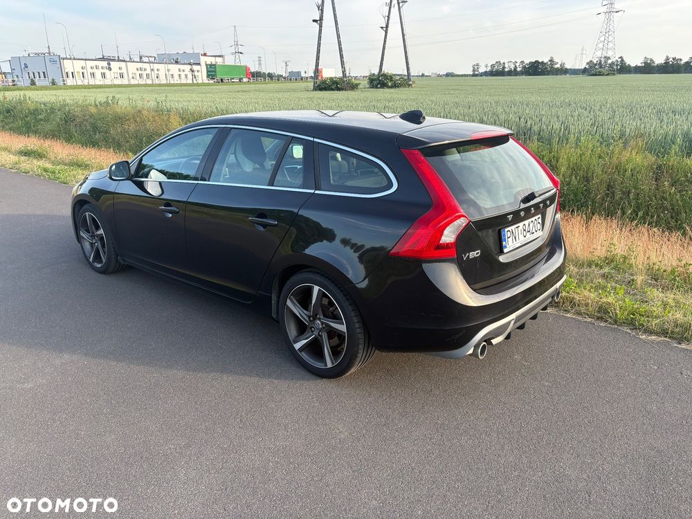 Volvo V60 D2 R-Design - 3