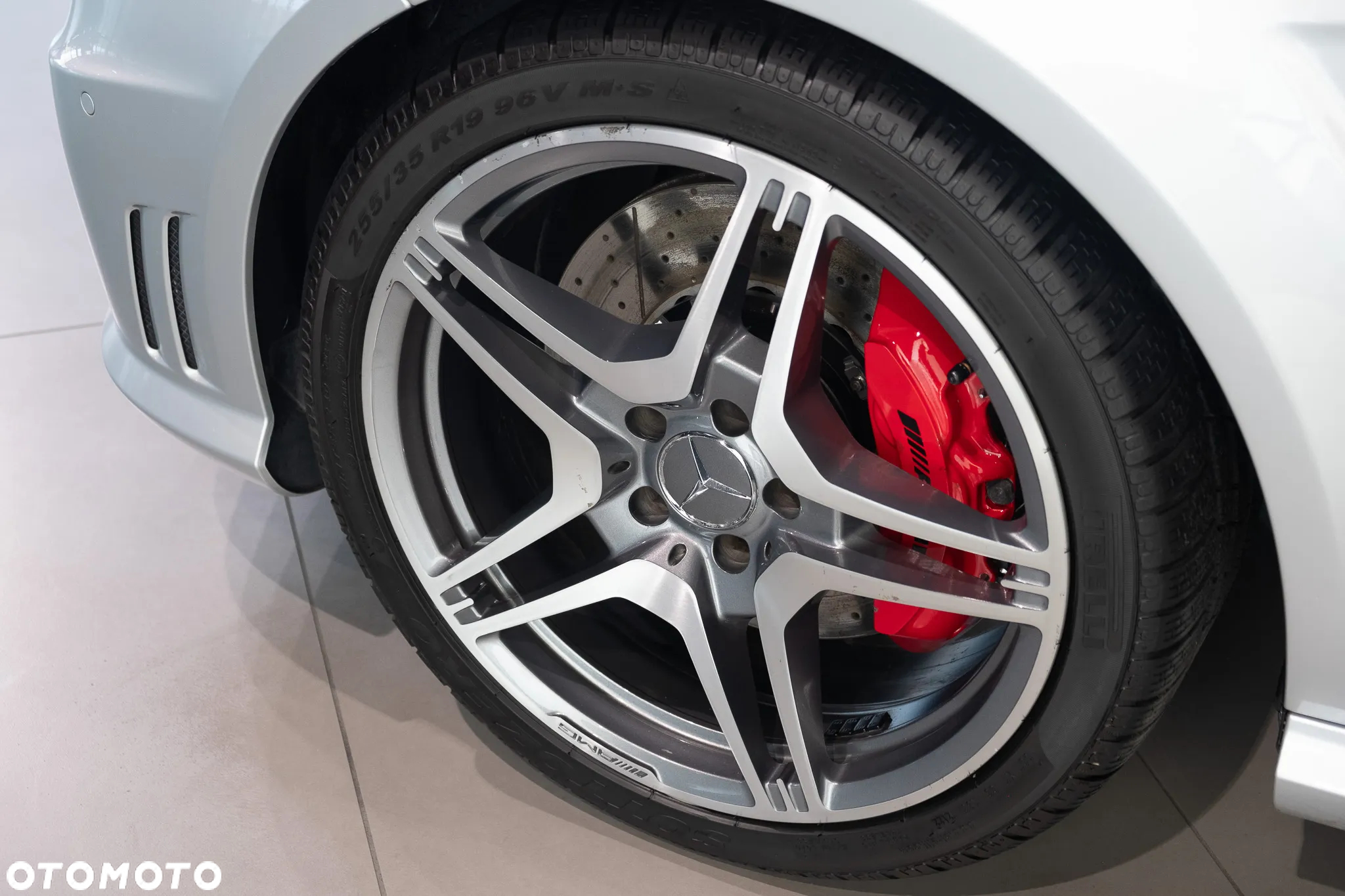 Mercedes-Benz Klasa E 63 AMG - 25