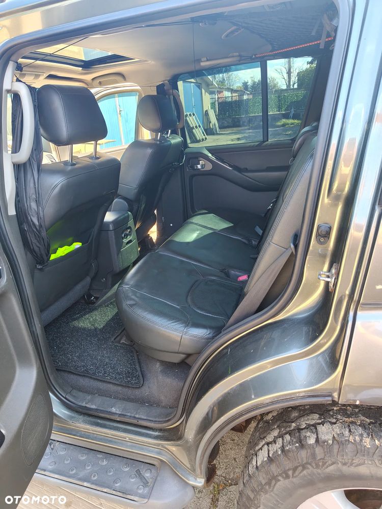 Nissan Pathfinder 2.5 DCi Sport / SE - 12