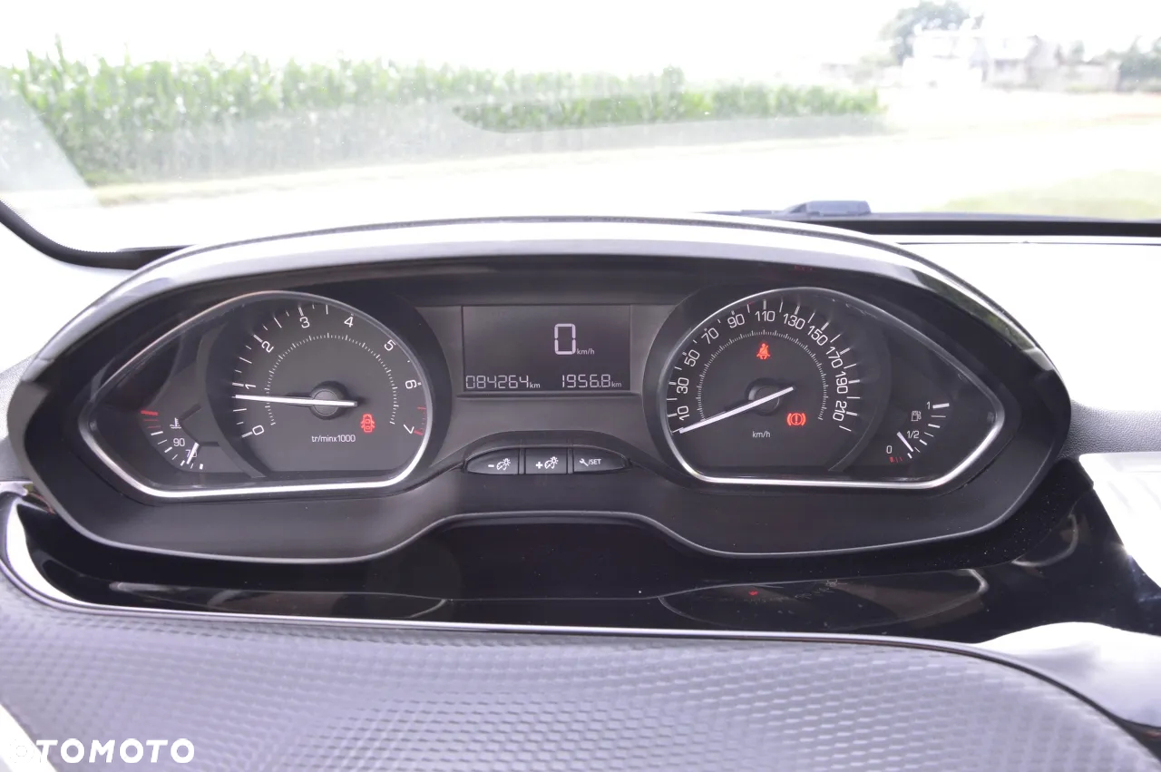 Peugeot 208 1.2 PureTech Allure - 12