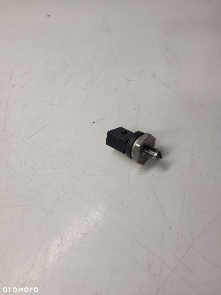 CZUJNIK CIŚNIENIA PALIWA AUDI VW SEAT 06H906051F - 1