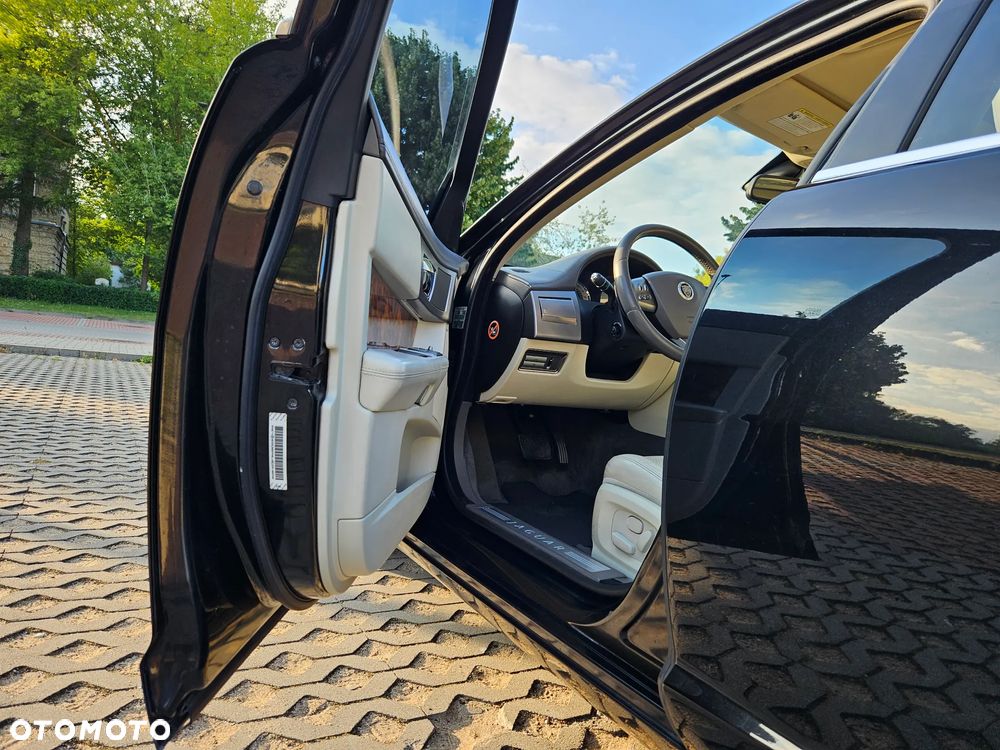 Jaguar XF 5.0 V8 Premium Luxury - 34