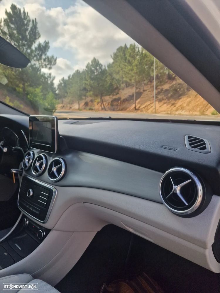 Mercedes-Benz GLA 220 d Urban - 20