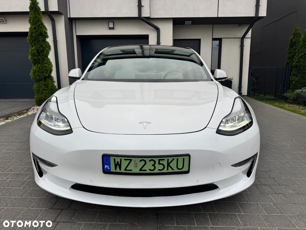 Tesla Model 3 - 3