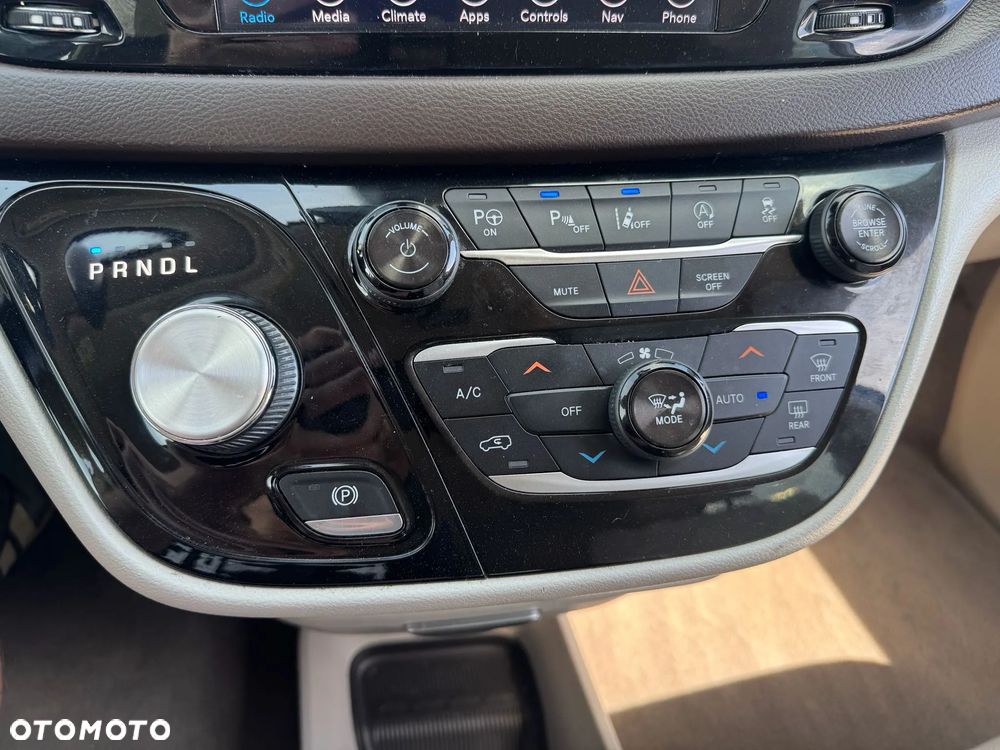Chrysler Pacifica - 15