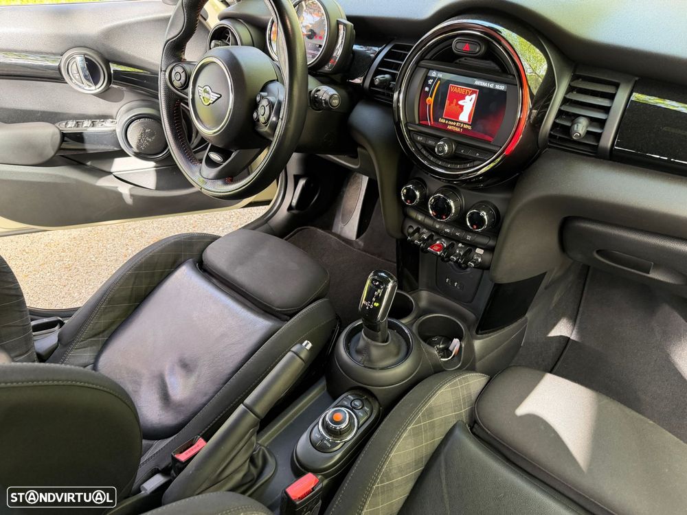 MINI 5 Portas Cooper D Auto - 9