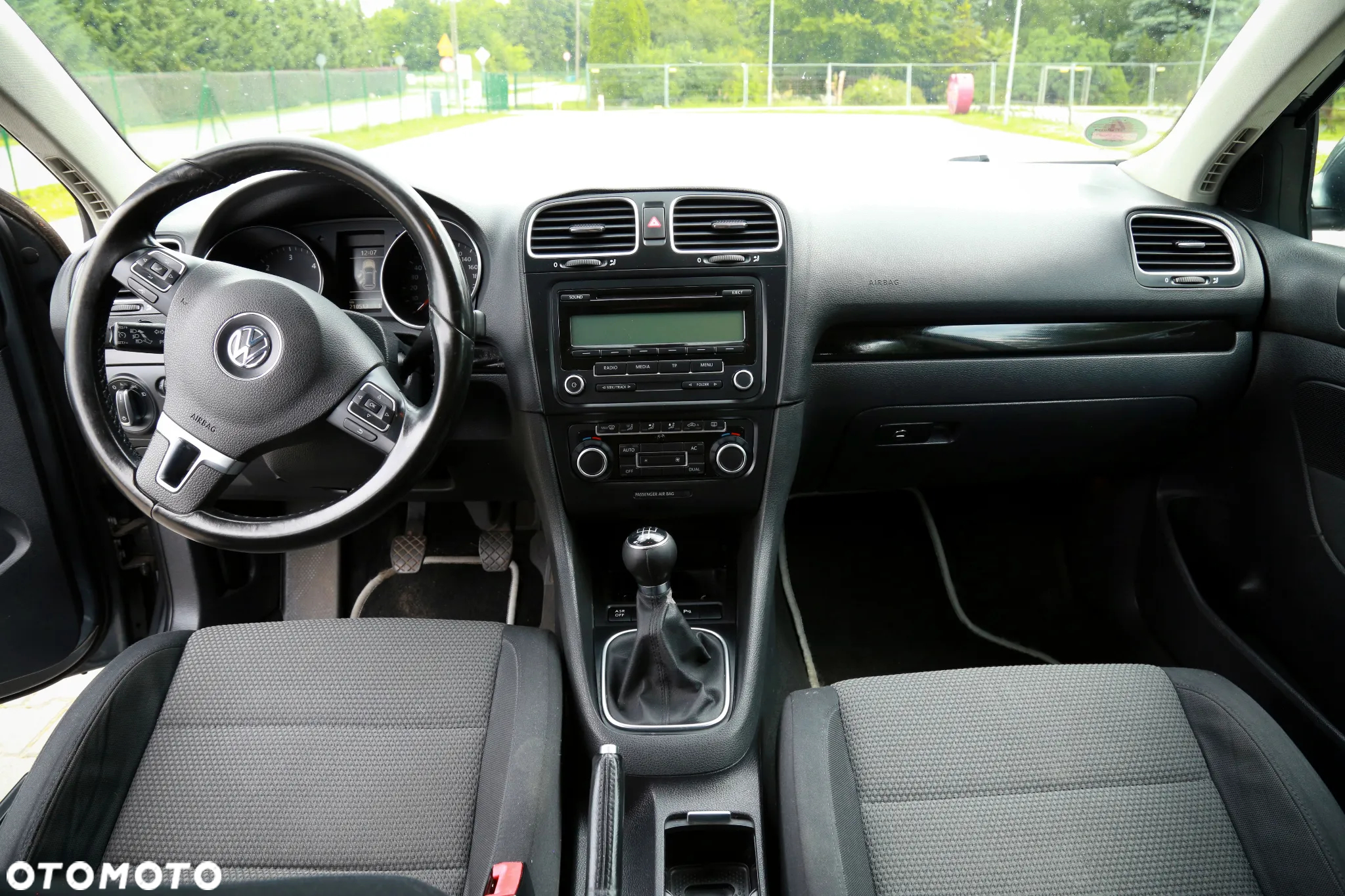 Volkswagen Golf 1.6 TDI DPF Comfortline - 13