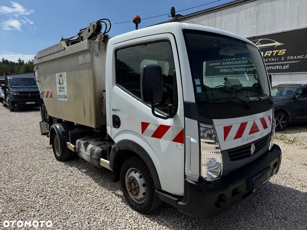 Renault Maxity - 24