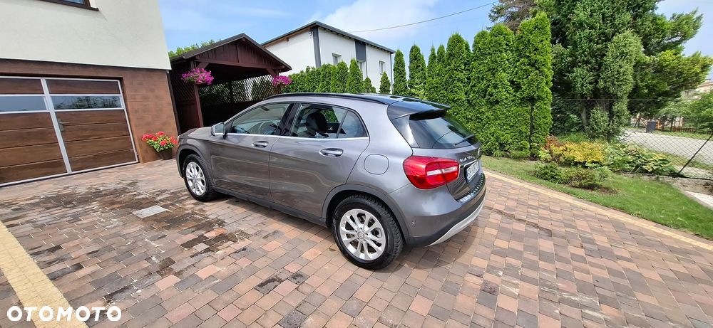 Mercedes-Benz GLA 180 Activity Edition - 3