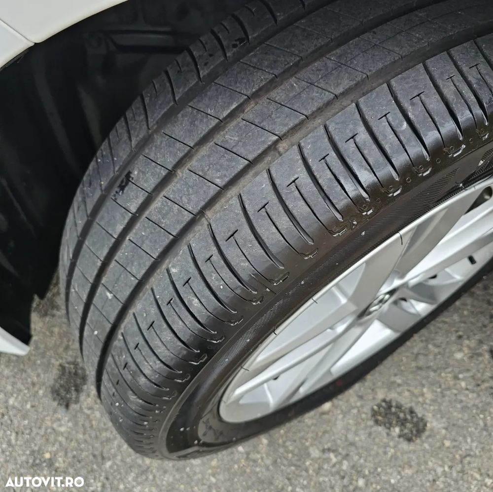 Toyota Corolla 1.8 Hybrid Business Edition - 23