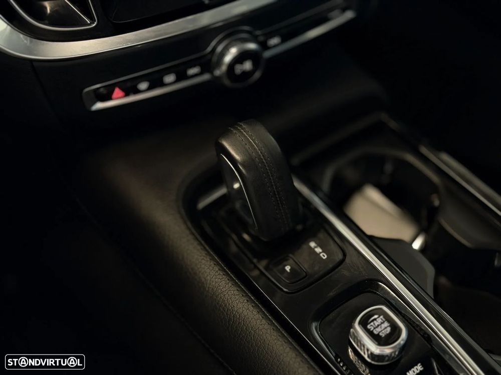 Volvo V60 2.0 T6 AWD TE R-Design Expression - 28