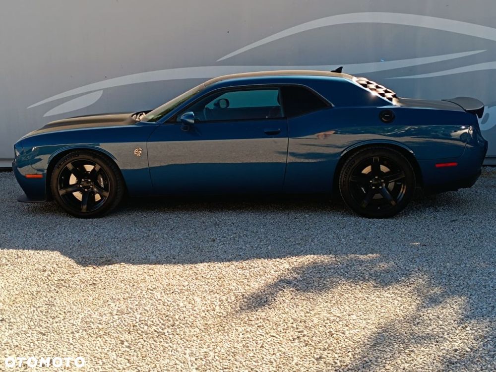 Dodge Challenger - 17
