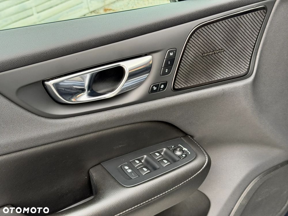 Volvo S60 B5 B AWD Ultimate Dark - 19