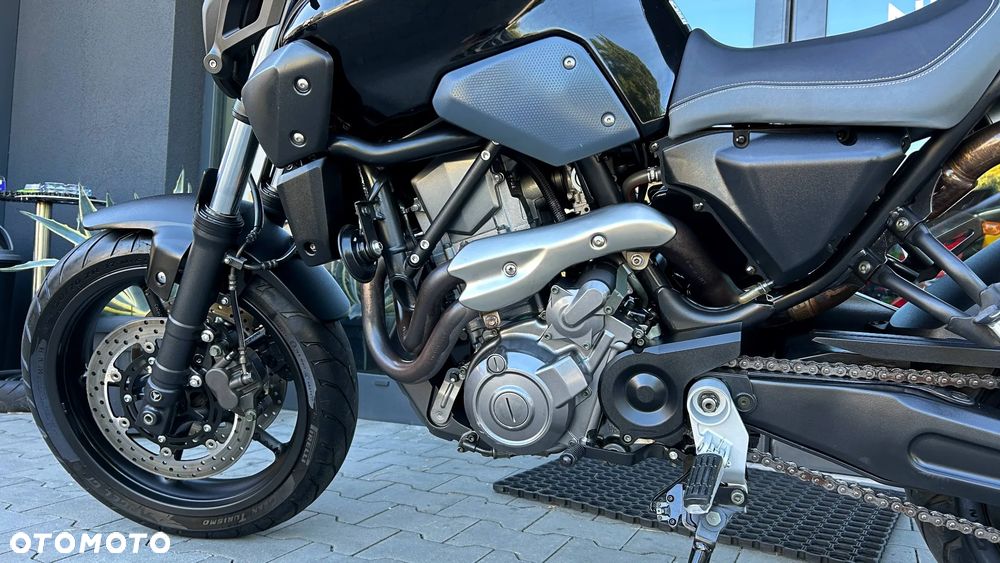 Yamaha MT - 6