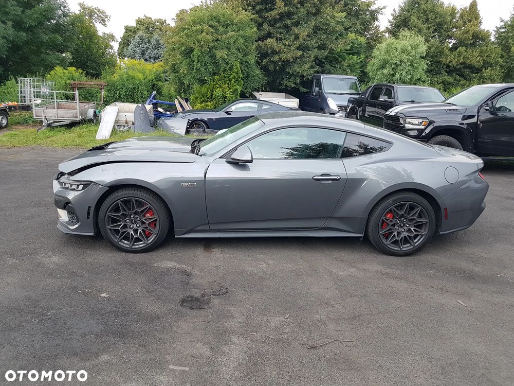 Ford Mustang - 7