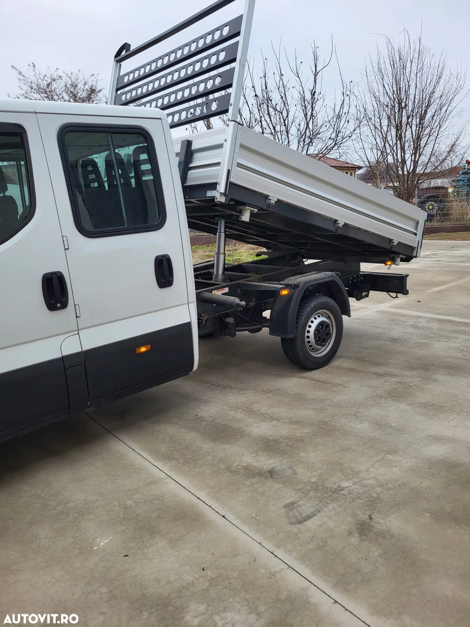 Iveco AUTOUTILITARA-BASCULANTA - 4