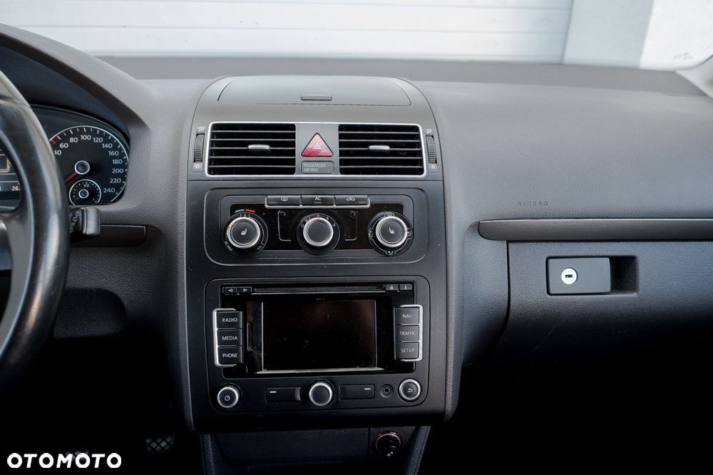 Volkswagen Touran 2.0 TDI Highline - 24