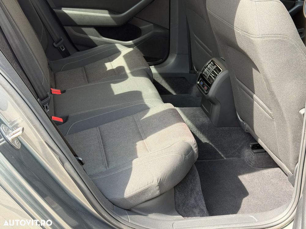 Volkswagen Passat - 34
