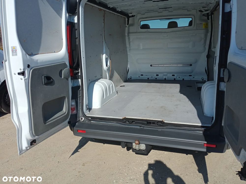 Opel VIVARO BLASZAK 2,0 - 10