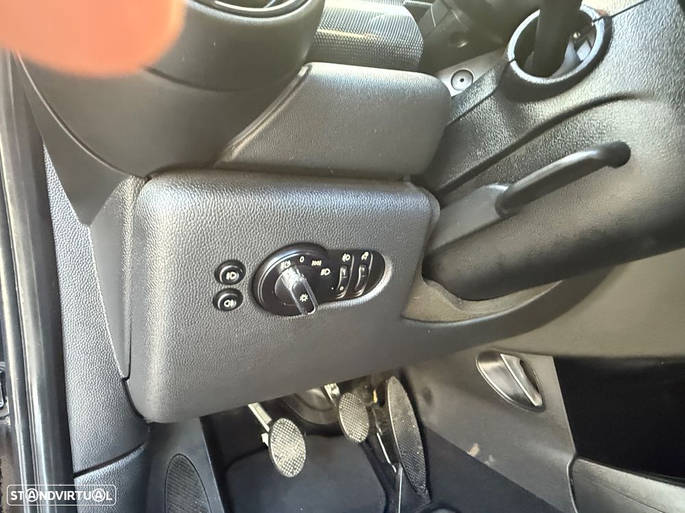 MINI 5 Portas One D - 23