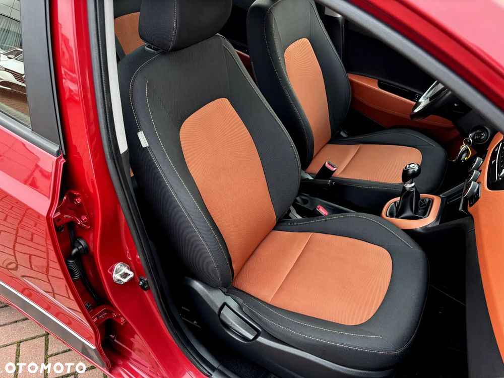 Hyundai i10 1.2 Fifa World Cup Edition - 12