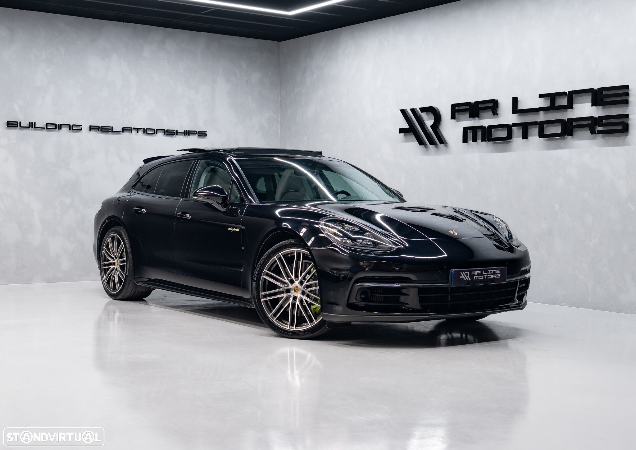Porsche Panamera Sport Turismo 4 E-Hybrid Platinum Edition PDLS - 1
