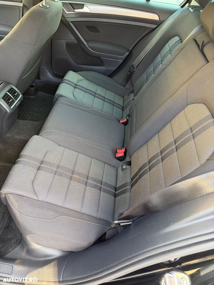 Volkswagen Golf - 9