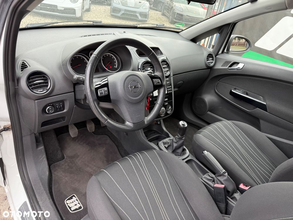 Opel Corsa 1.2 16V Cosmo - 13