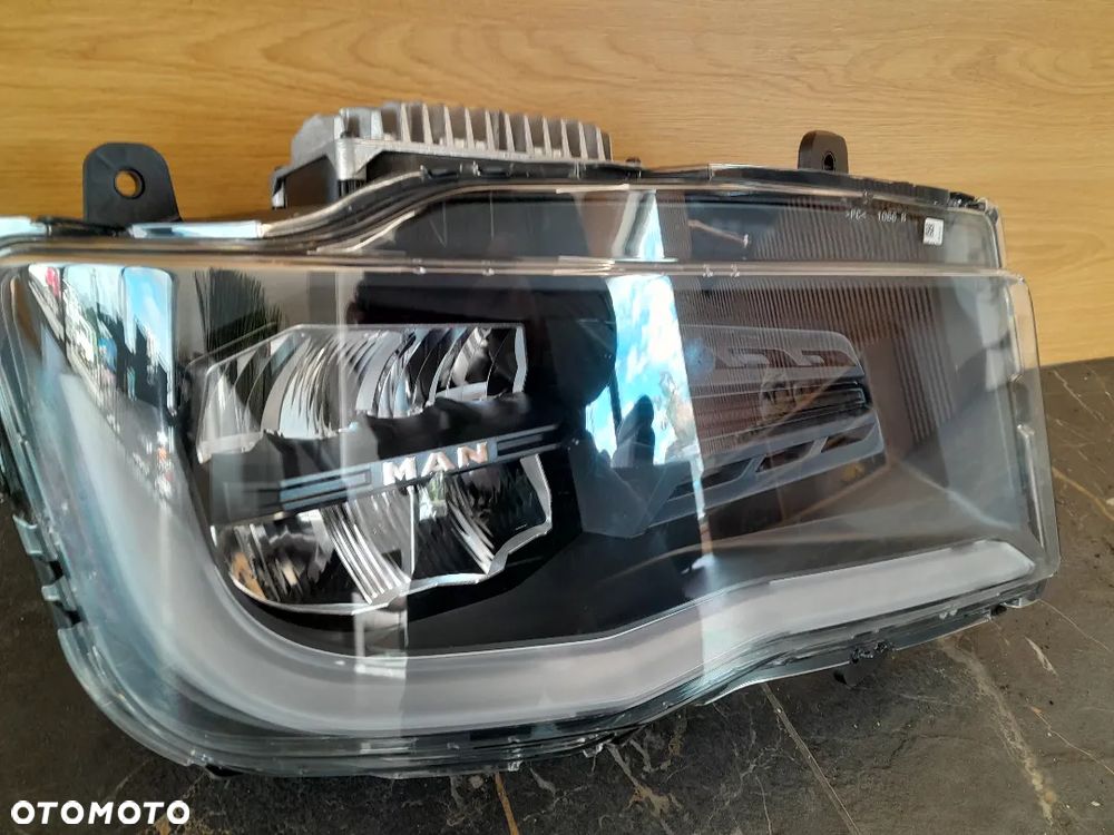 REFLEKTOR MAN TGX TGS FULL LED - 1
