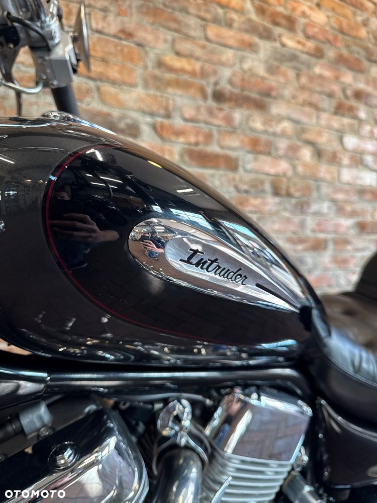 Suzuki Intruder - 16