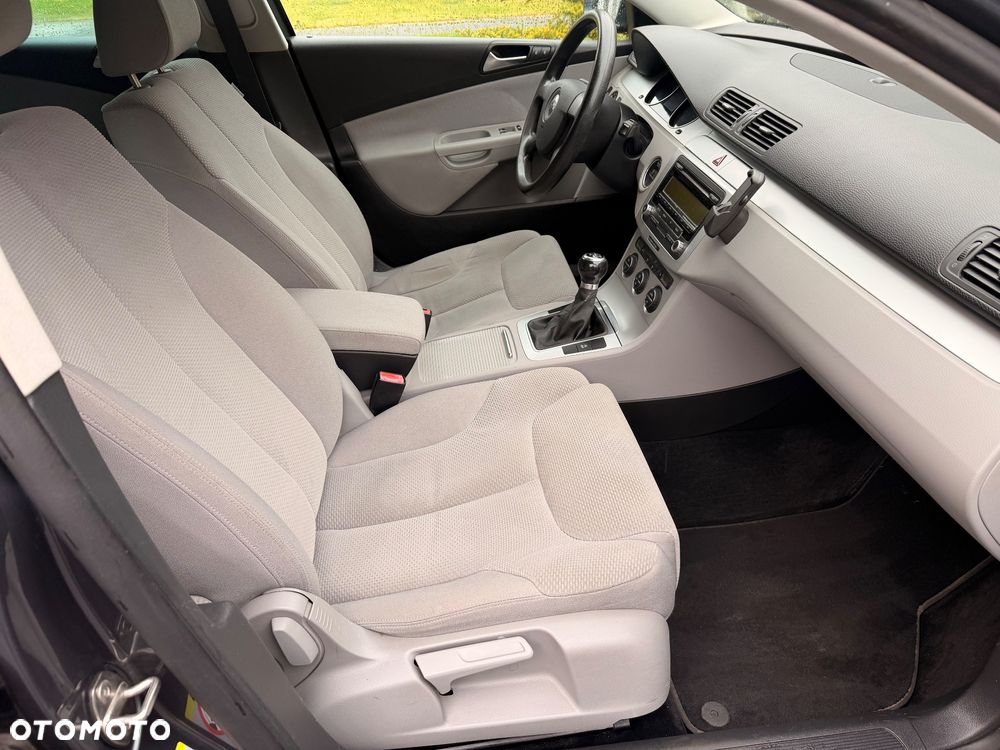 Volkswagen Passat 2.0 TDI DPF BlueMotion Technology Comfortline - 14