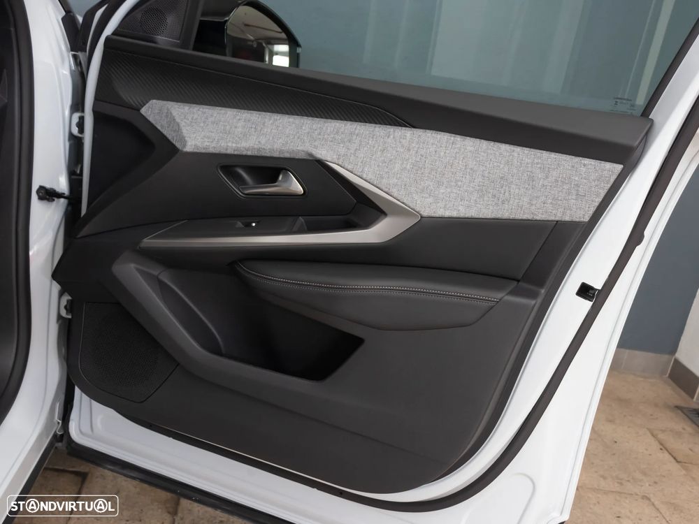 Peugeot 5008 1.2 Hybrid Allure e-DCS6 - 14