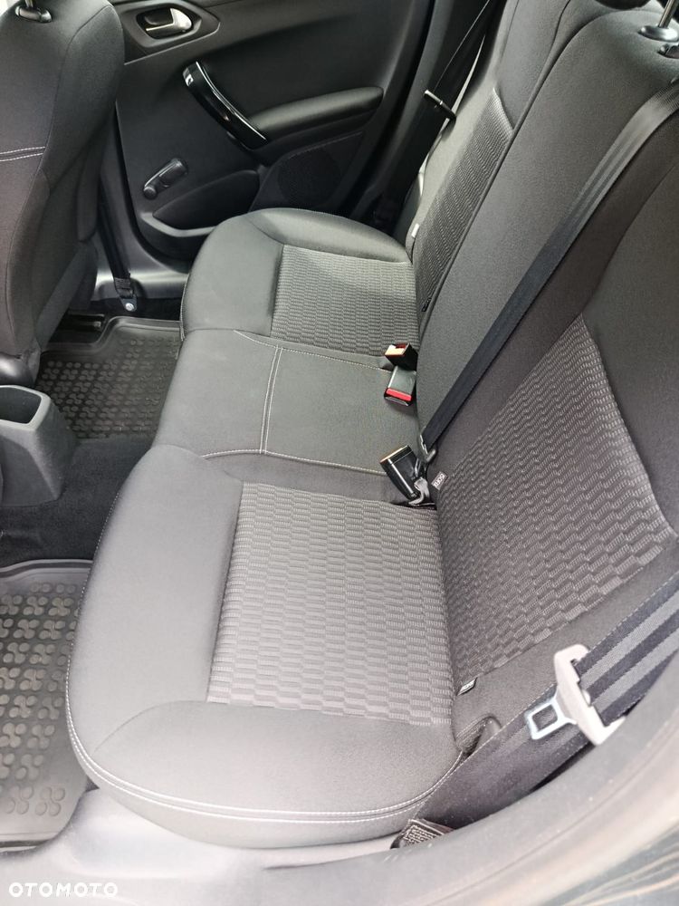 Peugeot 208 - 13