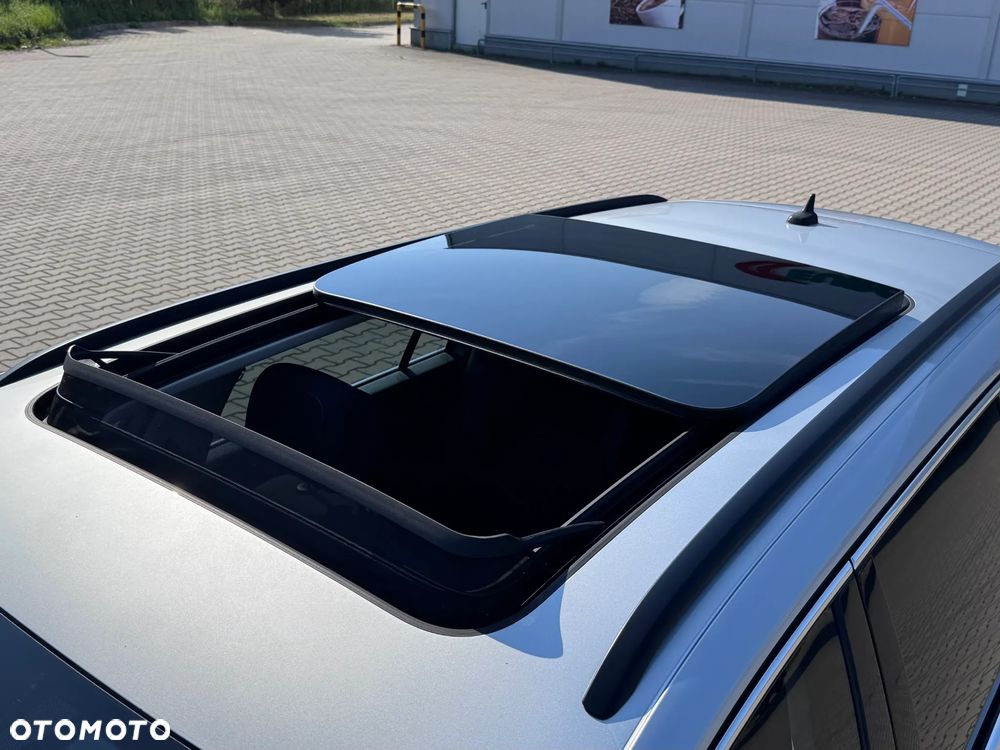 Volkswagen Passat Variant 2.0 TDI SCR DSG 4Motion Business - 11