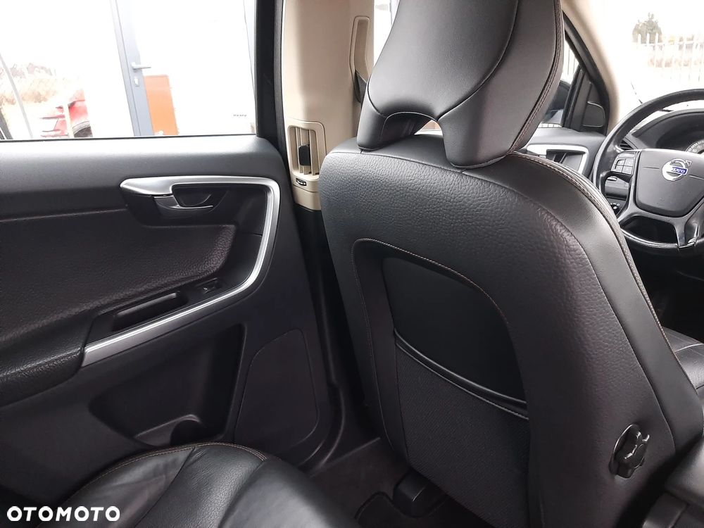 Volvo XC 60 D5 AWD Momentum - 20