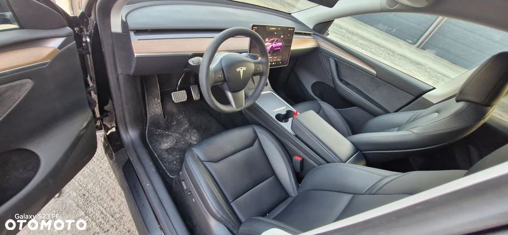 Tesla Model Y Long Range Dual Motor AWD - 16