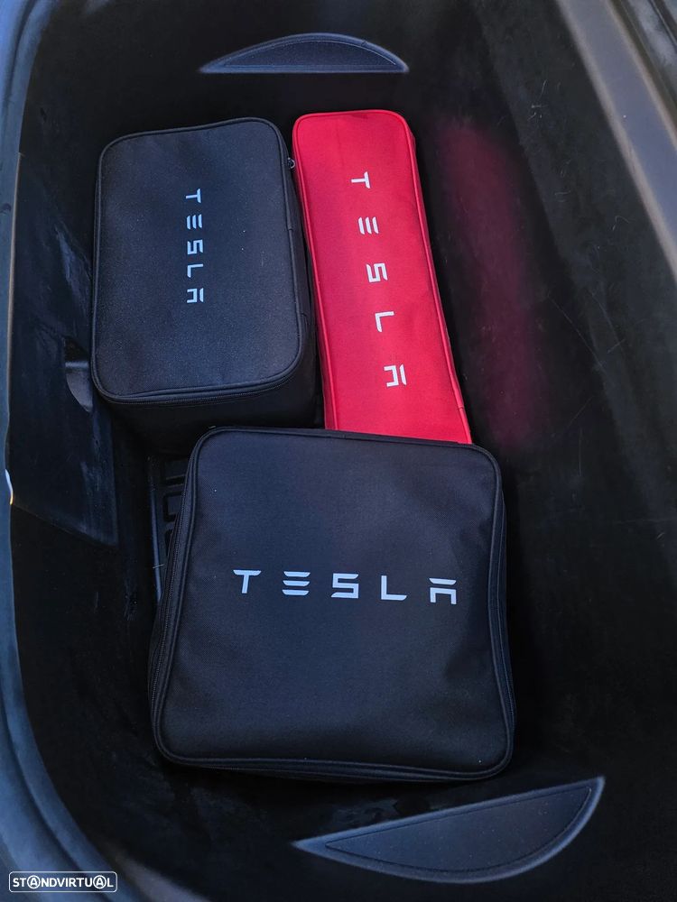 Tesla Model Y - 16