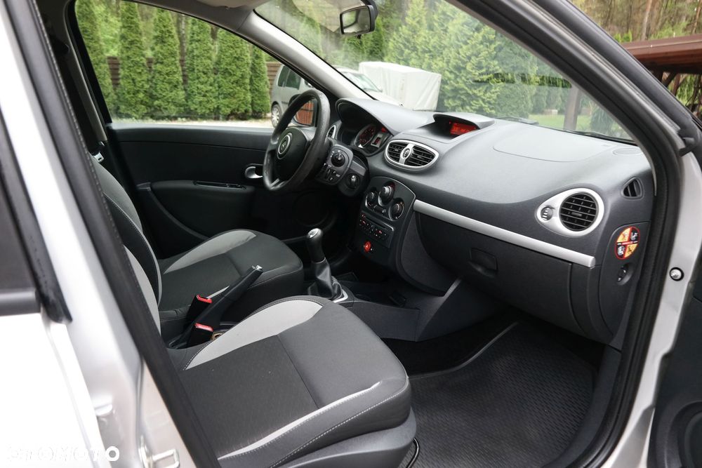 Renault Clio 1.2 16V Alize - 13