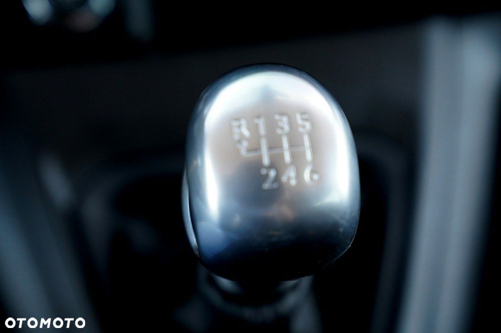 Peugeot Traveller - 13