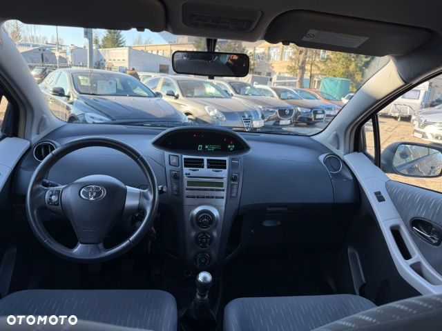 Toyota Yaris - 21