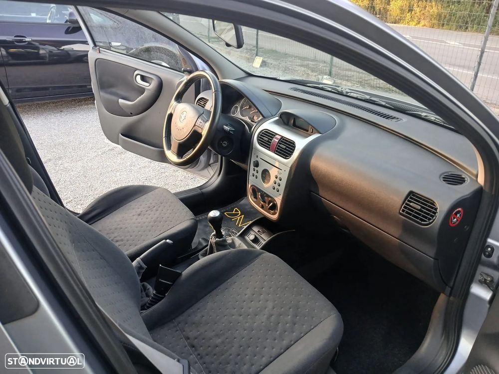 Opel Corsa 1.2 16V City - 2