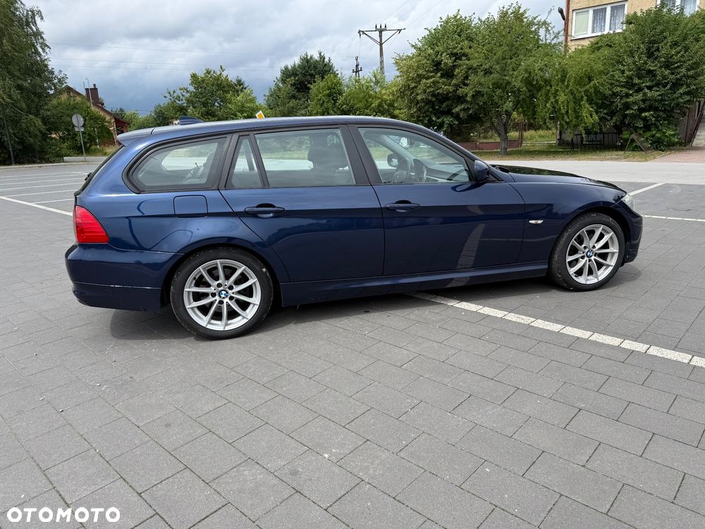 BMW Seria 3 318d DPF Touring Edition Lifestyle - 19