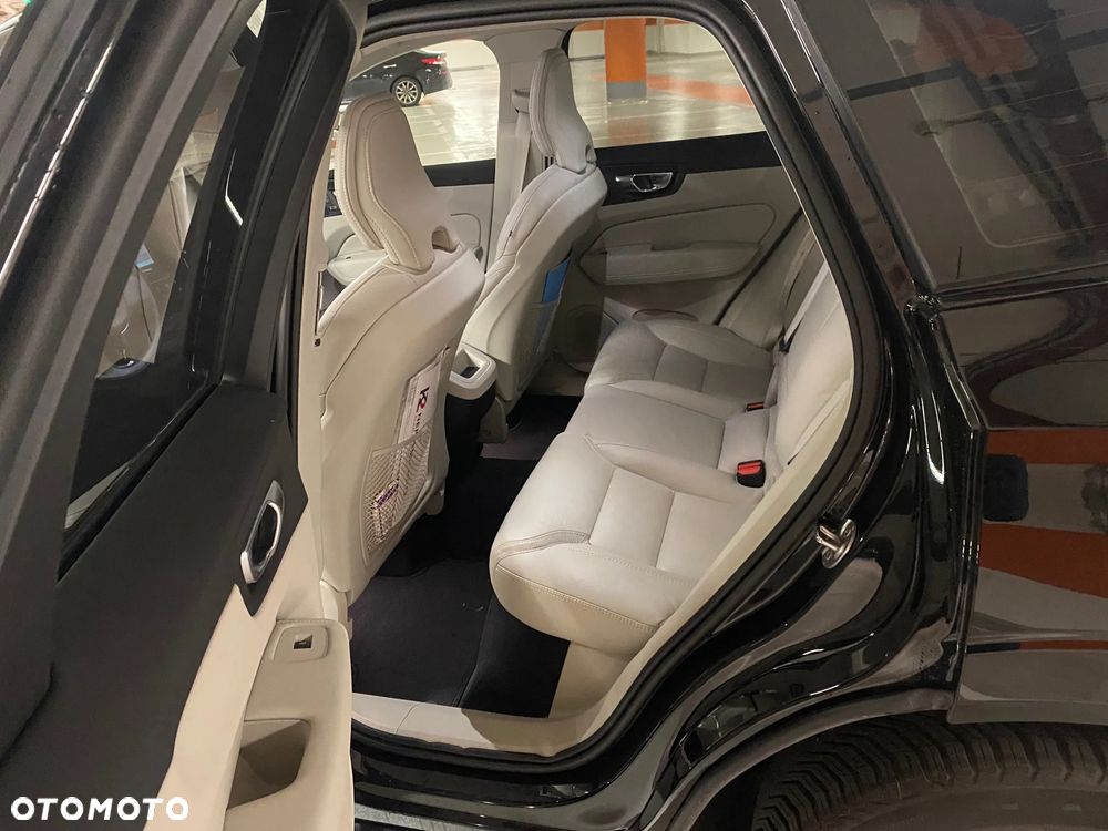 Volvo XC 60 B4 D AWD Plus Dark - 11