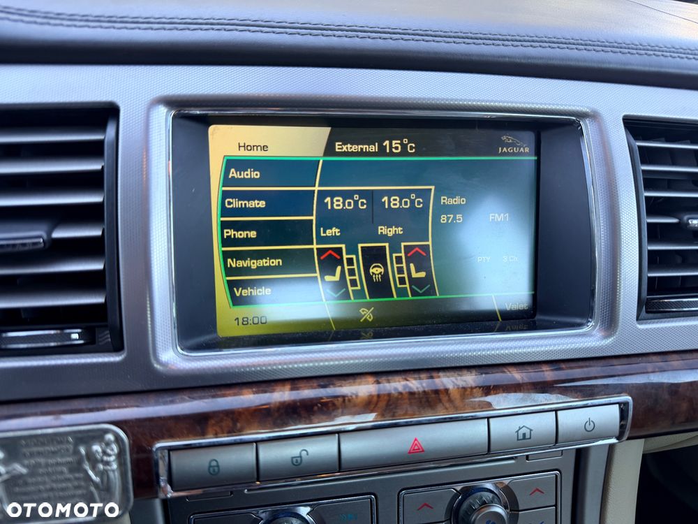 Jaguar XF 2.7 V6 Premium Luxury - 34
