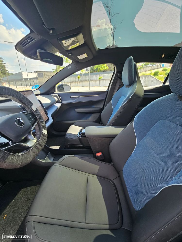 Volvo EX30 Single Motor Extended Range RWD Ultra - 9