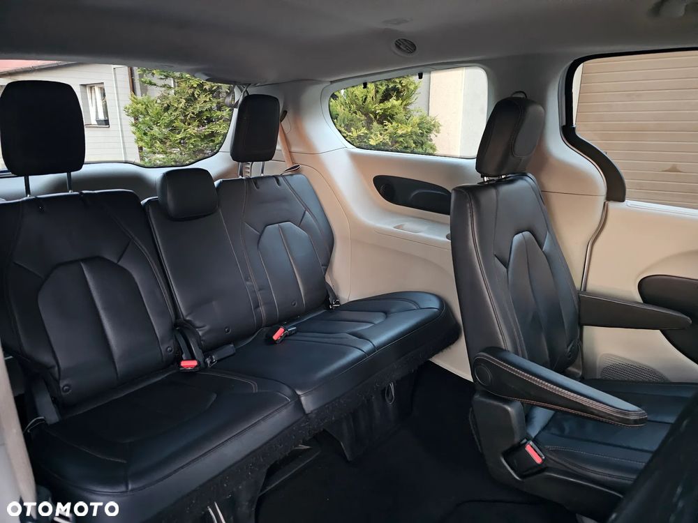 Chrysler Pacifica - 19