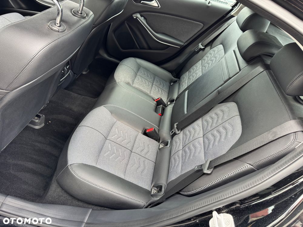Mercedes-Benz GLA 200 d 4Matic 7G-DCT - 26