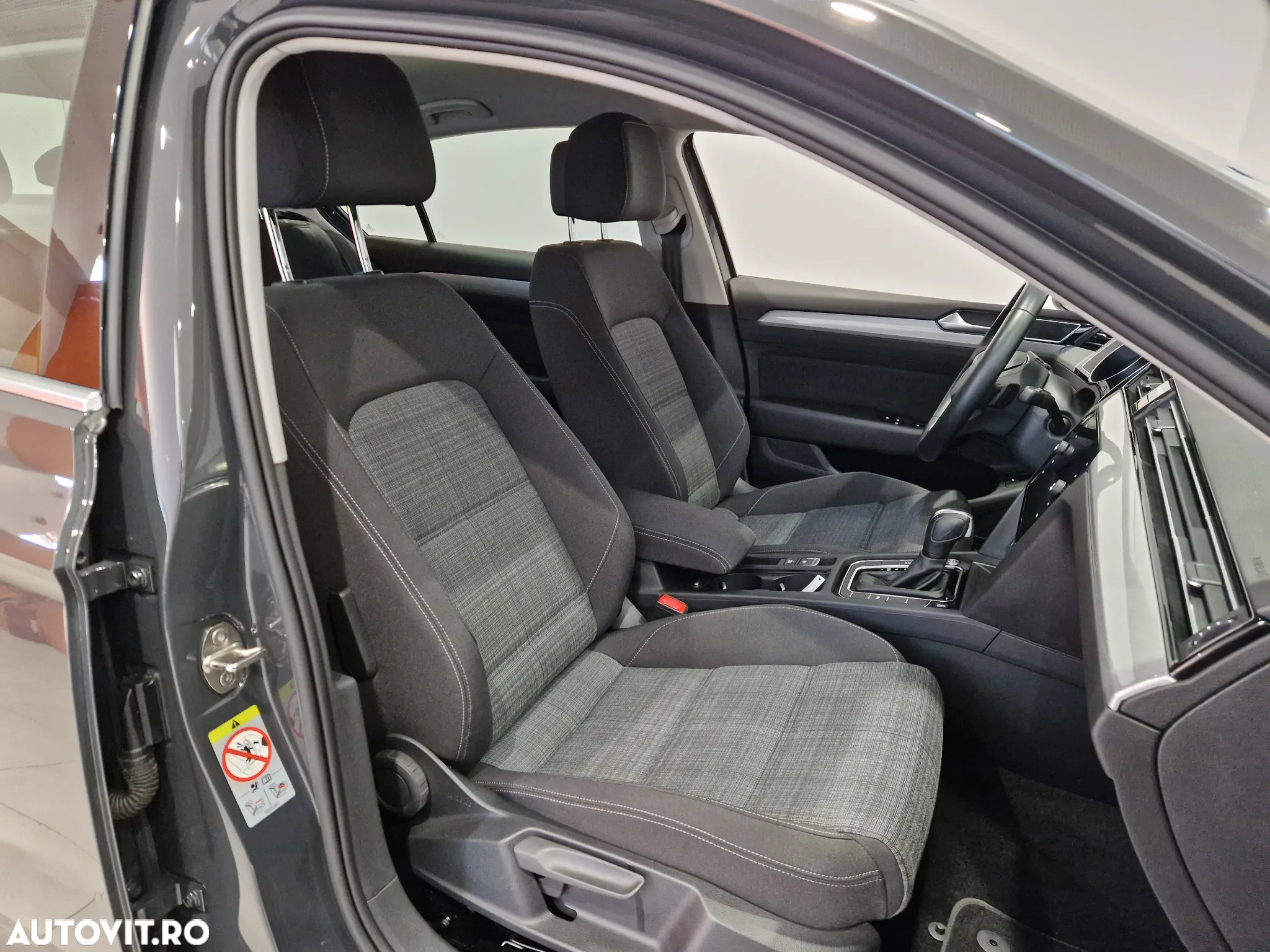 Volkswagen Passat 2.0 TDI DSG Comfortline - 13