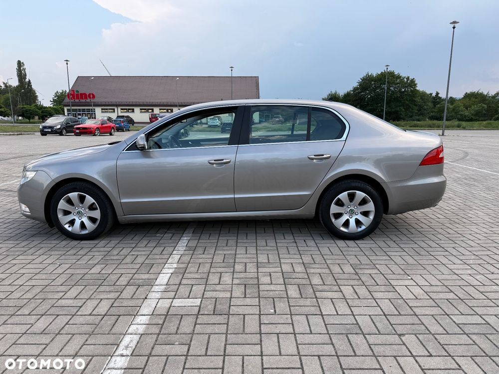 Skoda Superb 2.0 TDI DSG Elegance - 8