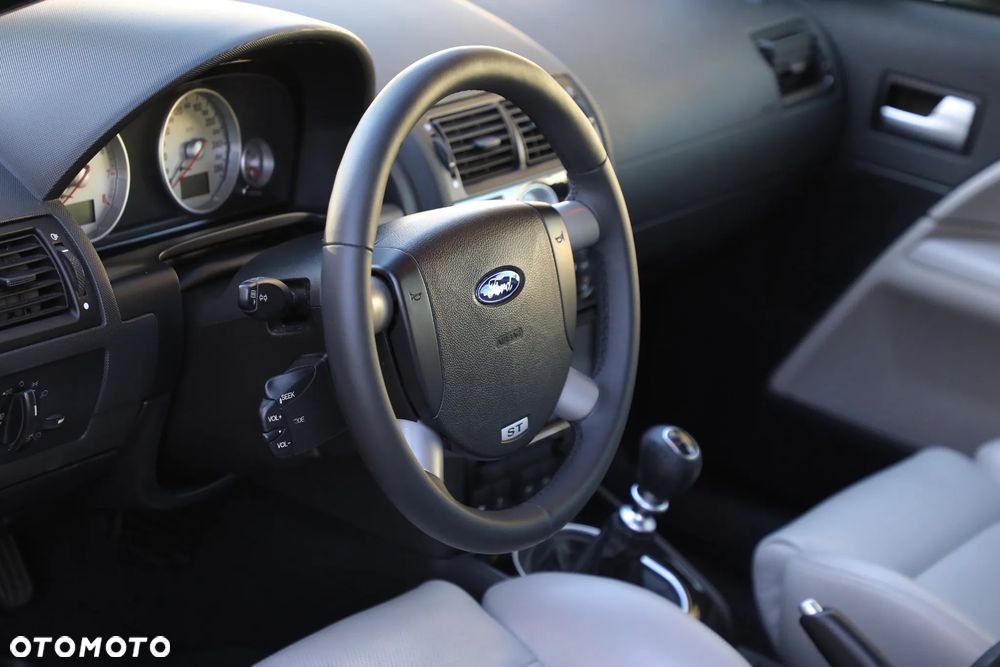 Ford Mondeo V6 ST 220 - 18